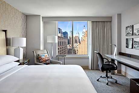 Main Building King Guest Room with Roll-In Shower - Mobility/Hearing Accessible