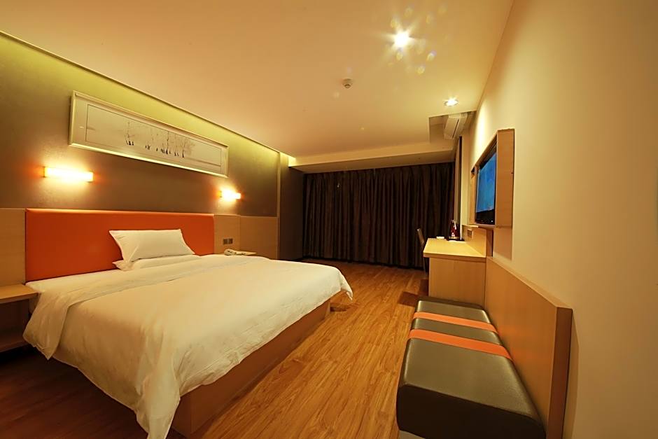 7 Days Premium Guilin Liangjiang Sihu Central Plaza