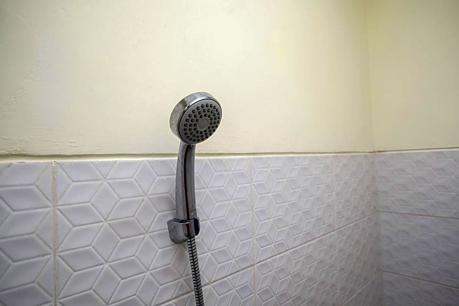 RedDoorz near Kawasan Bandara Ahmad Yani Semarang 2