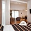 Residence by Vestibul Palace
