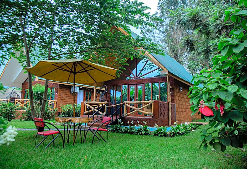 Shose Farmhouse Chalets & Campsite