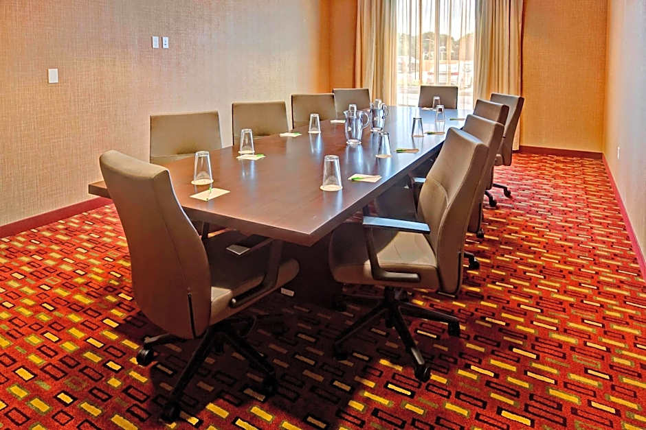 Courtyard by Marriott Westbury Long Island