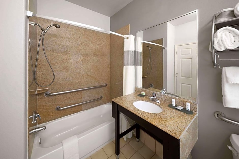 La Quinta Inn & Suites by Wyndham Deer Park