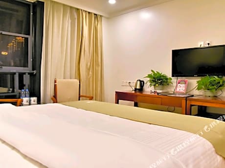 GTI - Intelligent Queen Room