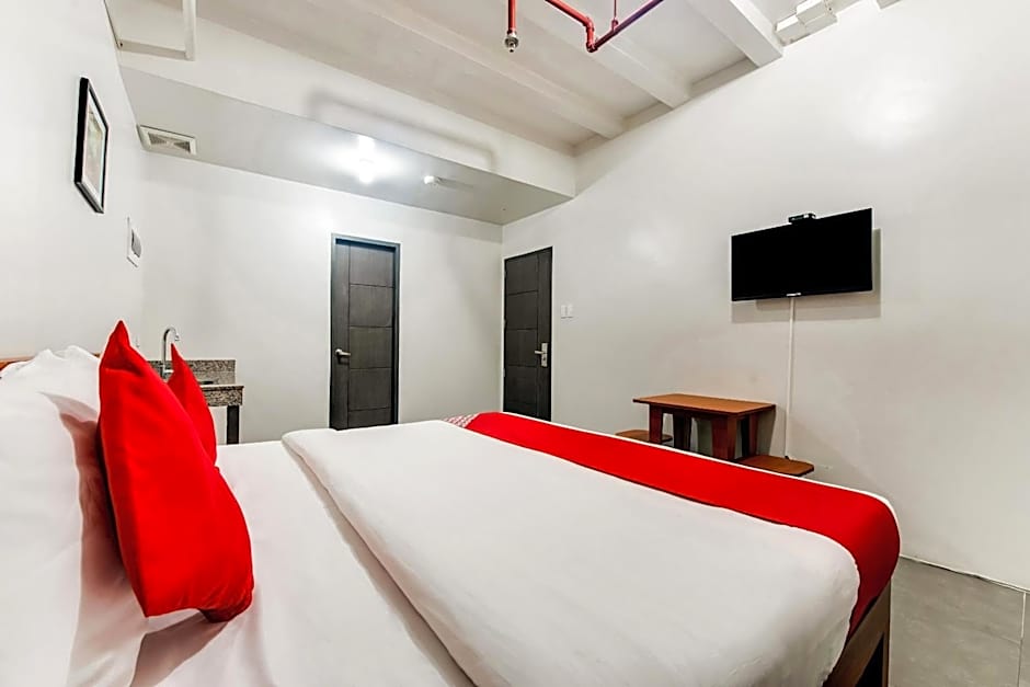 OYO 136 Regal Residences