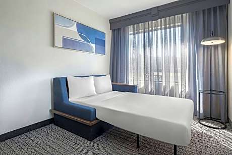 Room, 2 Queen Beds (Mobility Accessible, Tub)