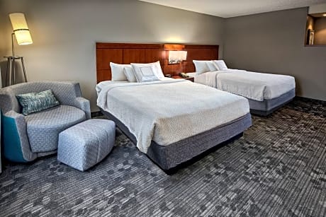 Queen Room with Two Queen Beds - Hearing Accessible