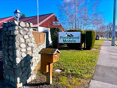 Pinewood Motels