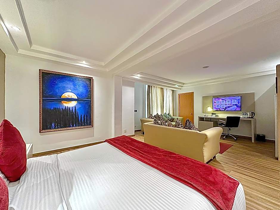 Victoria Crown Plaza Hotel