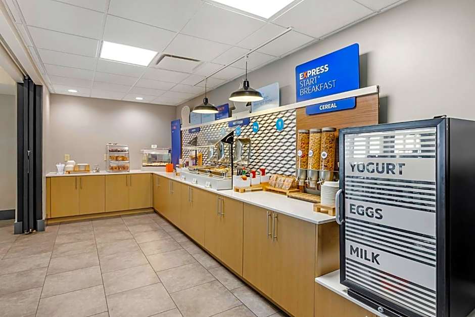 Holiday Inn Express & Suites Antioch By IHG