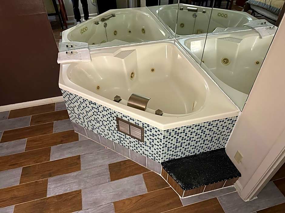 Country Club Inn & Suites