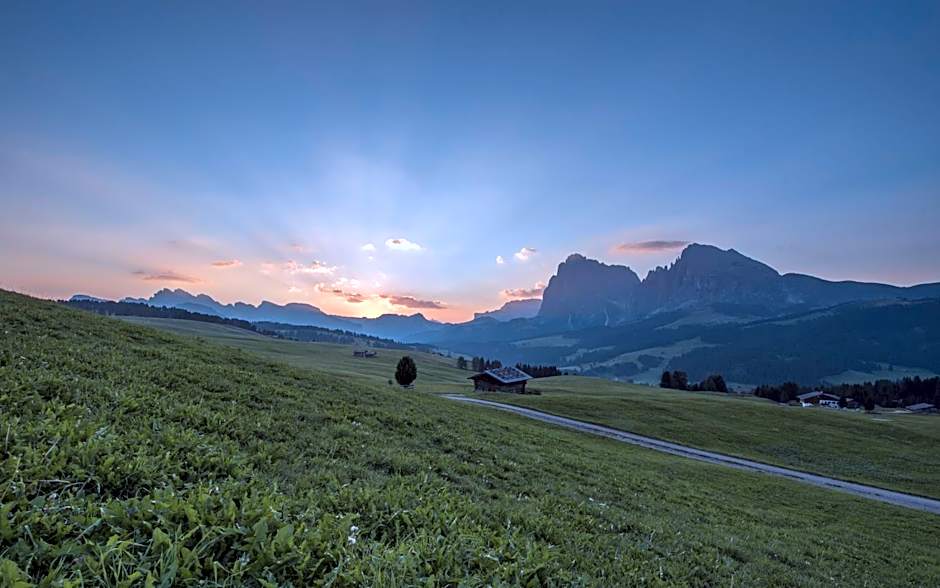 La Paula Apartments & Suites