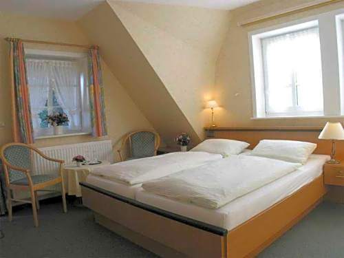 Photo 1 of 8 of Double Room
