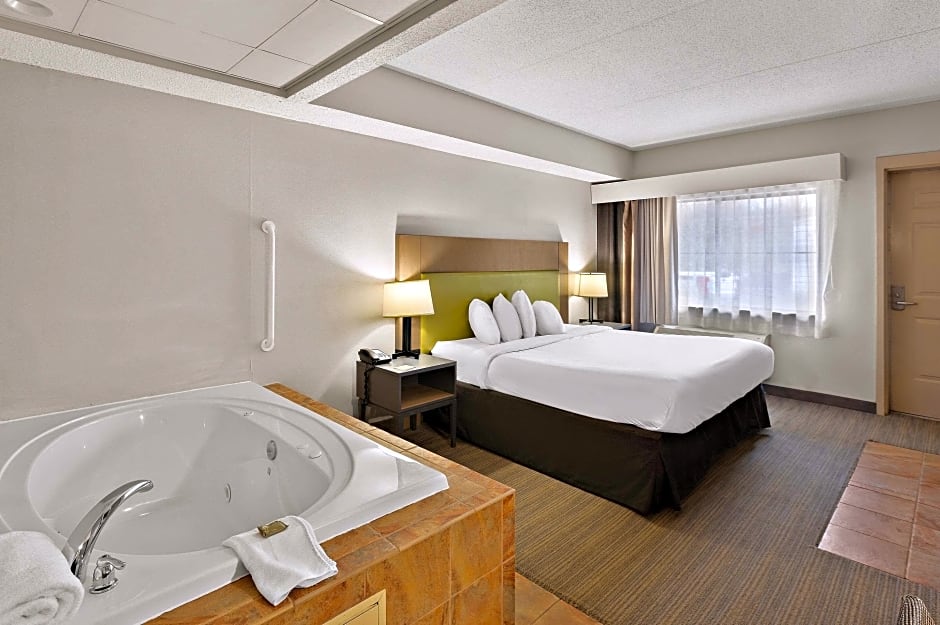 Photo 1 of 3 of 1 King Bed Suite, Accessible
