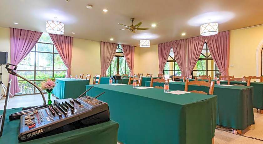 ROYAL PINEAPPLE HOTEL l a welcome to wealth and good fortune