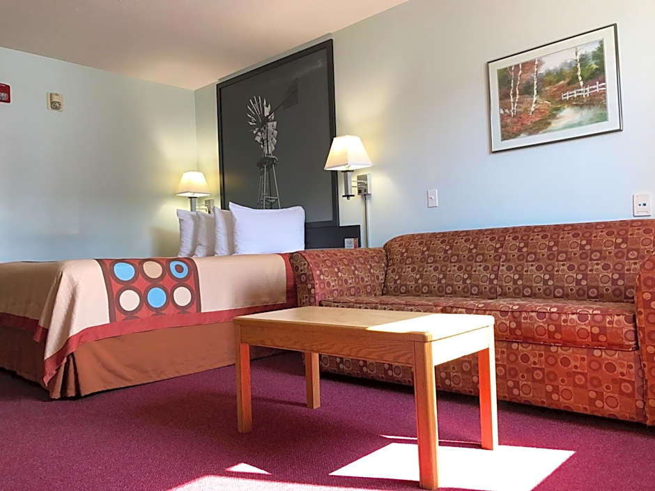 Super 8 by Wyndham Kindersley