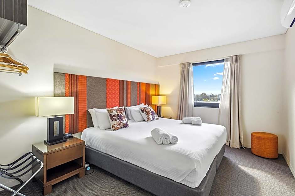 Cozy 2-Bedroom Apartment with City Views