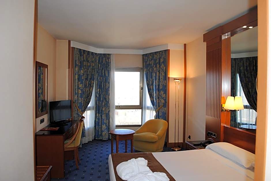 Hotel los Bracos by Silken