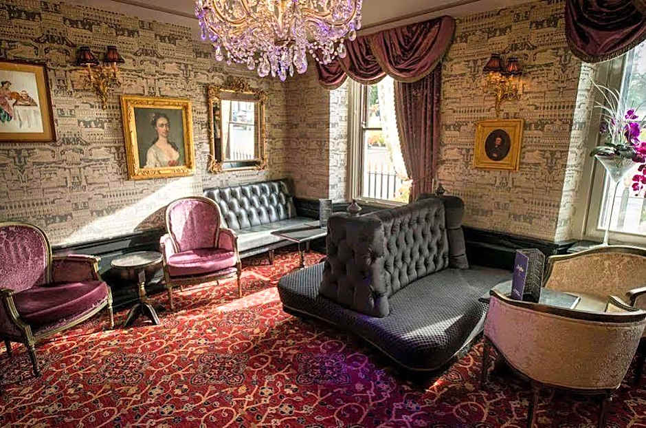 OYO The Townhouse
