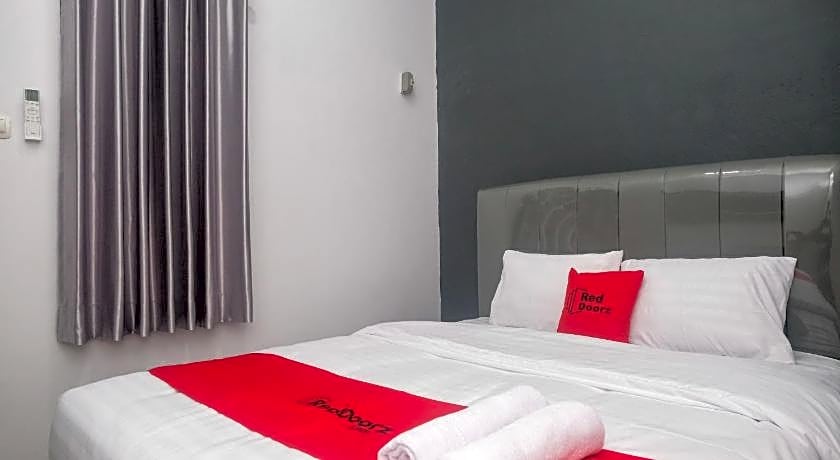 RedDoorz Syariah near UNIMUS Semarang
