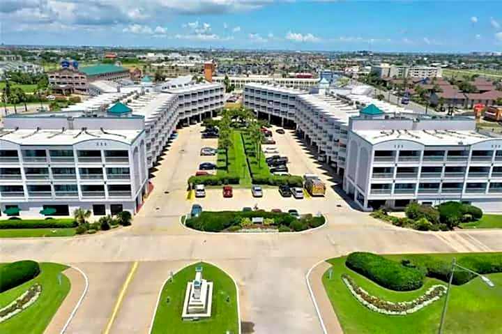Cozy Galveston Beach Front Condo