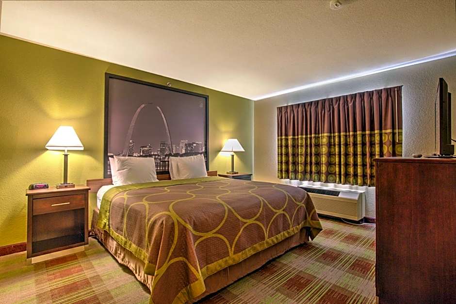 Super 8 by Wyndham Waterloo