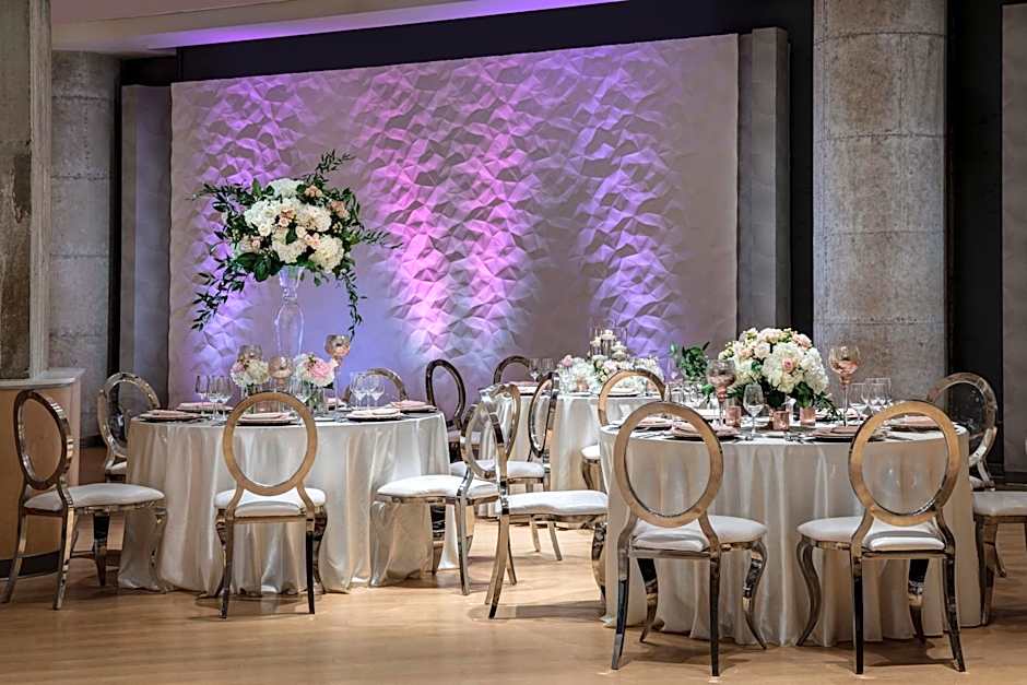 Aloft Dallas Downtown