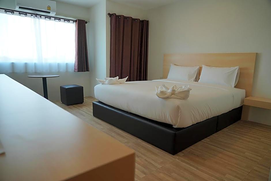 The charlotte smart hotel lopburi