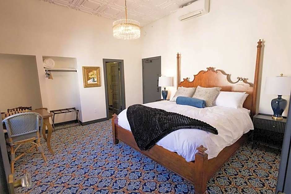 Speakeasy 2 Room Suite (Rm 4)