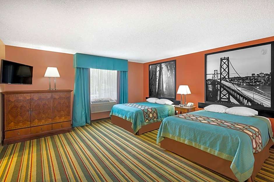 Super 8 by Wyndham Chico