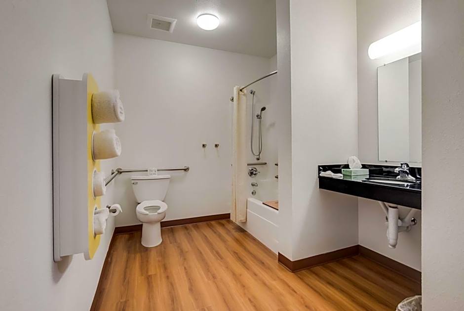 Motel 6-Poplar Bluff, MO