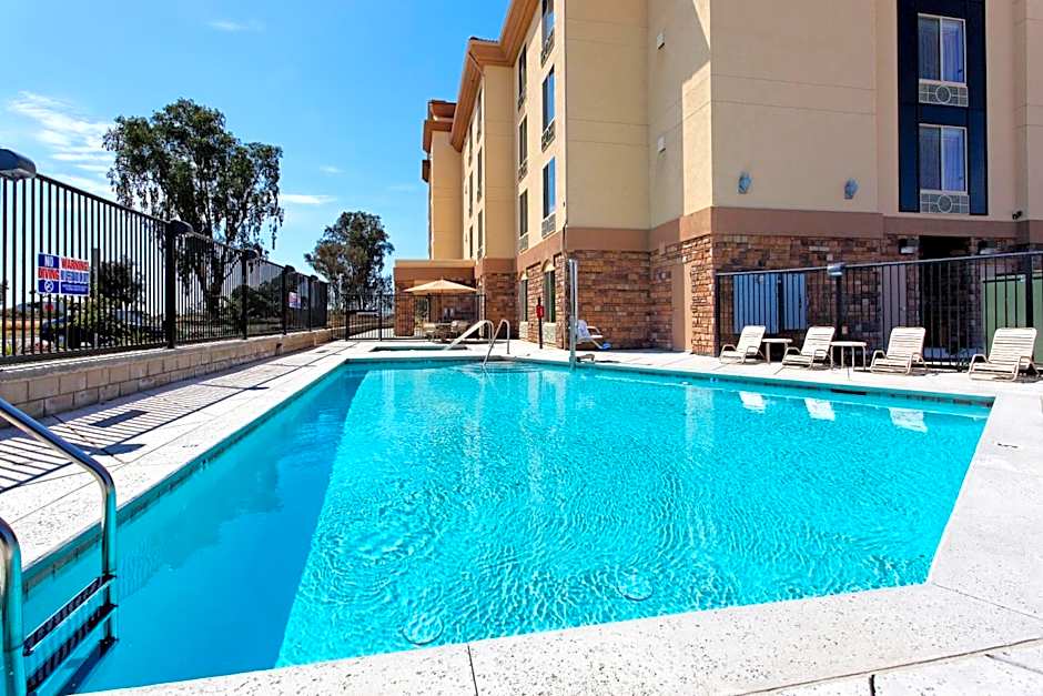 Holiday Inn Express & Suites Fresno Northwest-Herndon By IHG