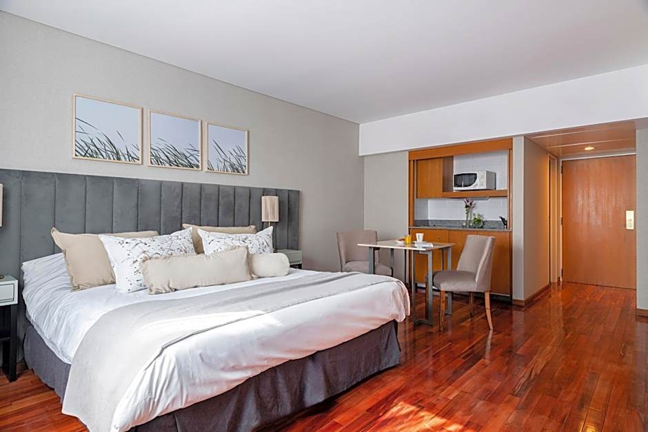 Argenta Tower Hotel & Suites