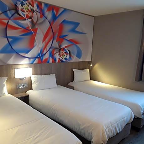 Triple Room with 3 Singles Beds