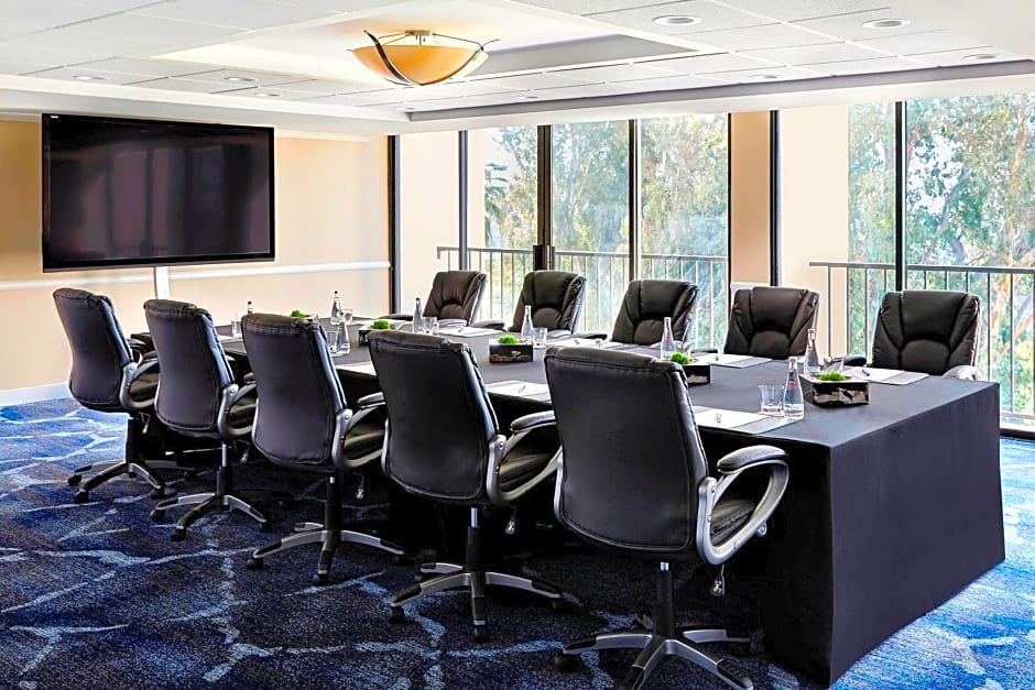 VEA Newport Beach, a Marriott Resort & Spa