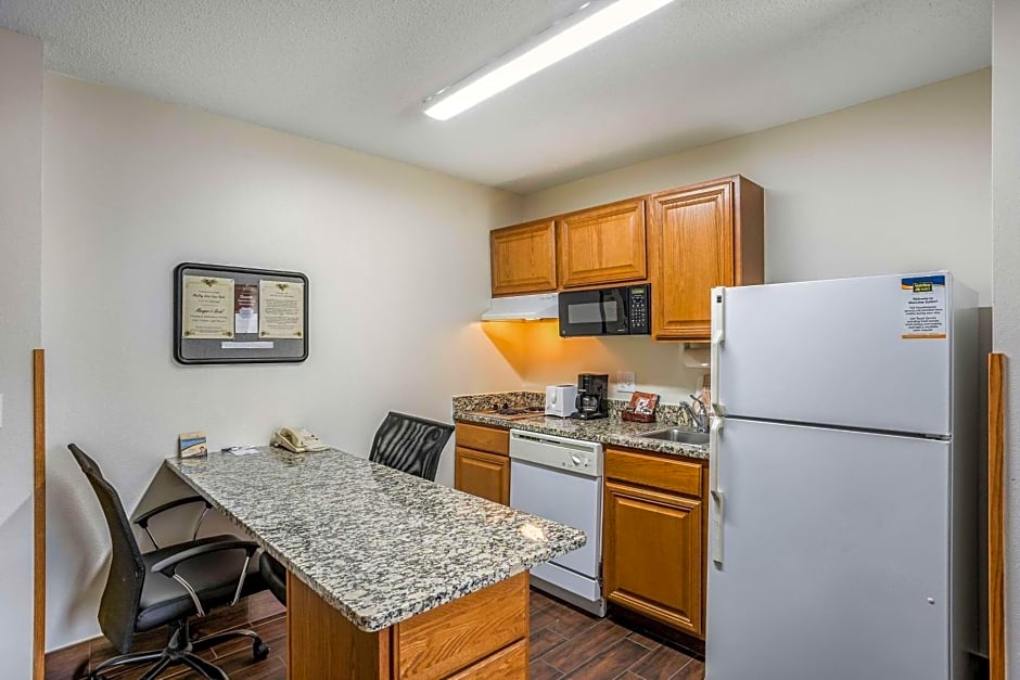 MainStay Suites Cedar Rapids North - Marion