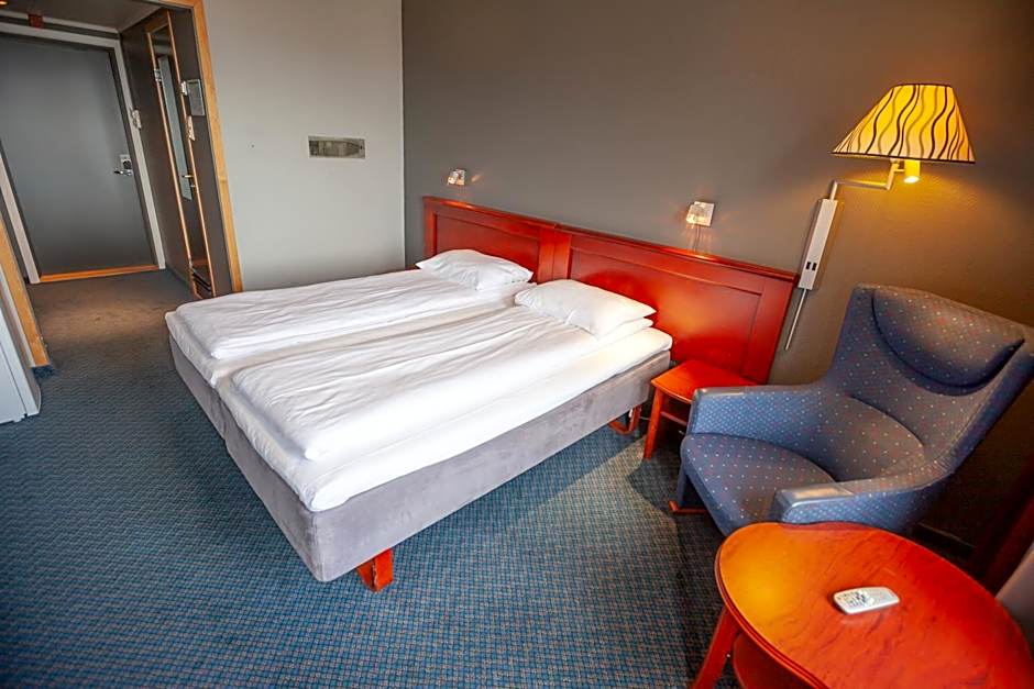 F2 Hotel