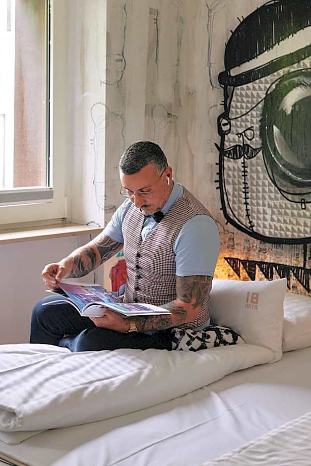 18Arts Hotel