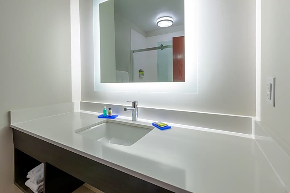 Holiday Inn Express Hotel & Suites Woodhaven By IHG