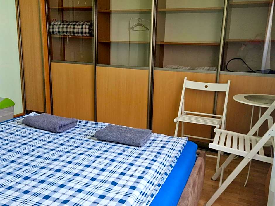 Niebieski Meander Pokoje blisko metra