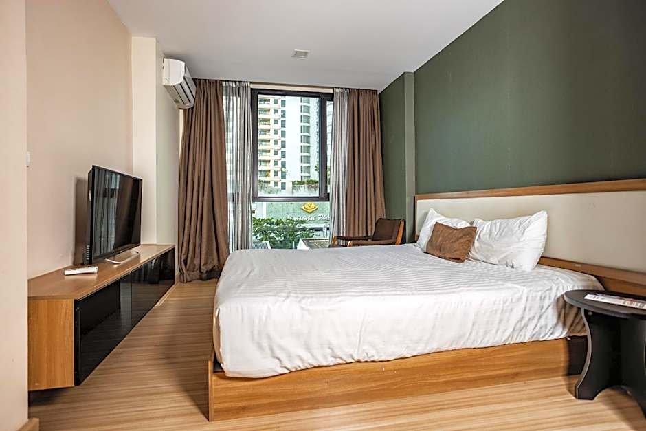 Photo 1 of 6 of Premier 1 Bedroom 1 King Bed