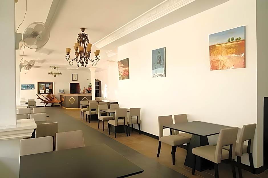 Tropical Palm Resort.