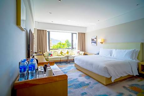 Deluxe King Room with Lake View