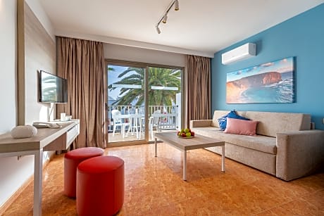 1 BEDROOM WITH TERRACE OR BALCONY 2 ADULTS