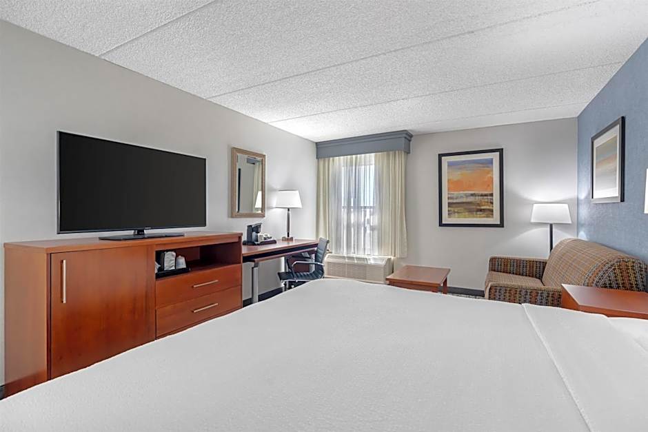 Best Western Plus Fresno Airport Hotel