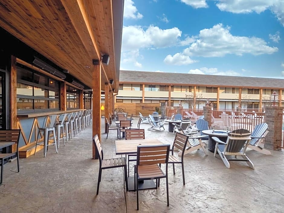 Best Western Plus Saddleback Inn and Conference Center