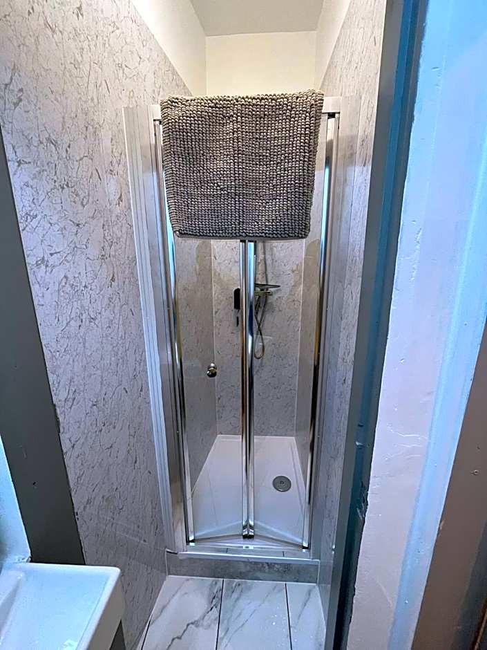 Modern Ealing Studio Apartments, London