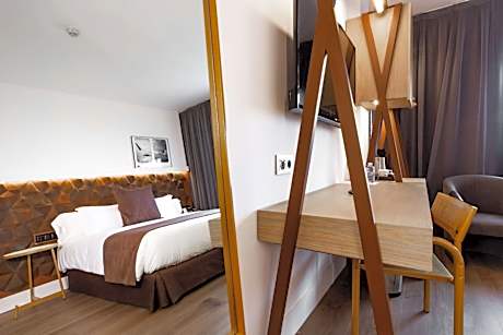 Standard Room with One King and Bunk Bed - Non-Smoking