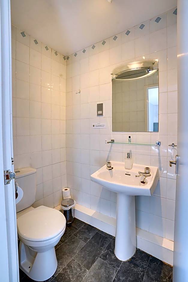 The County Hotel - Self Check-In, Ultra Fast WI-FI, Free Parking, Central Location