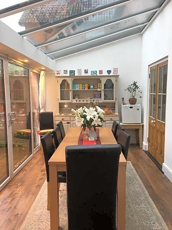 Rie's Retreat- The Gold Room